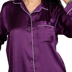 Conjunto de Pijama de Terciopelo Morado Oscuro para Mujer, Camisa de Manga Larga con Botones y Pantalones a Juego, Ropa de Dormir Suave y Elegante, Conjunto para Descansar, OEM Personalizado - Product Image 4
