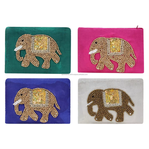 Monedero para mujer hecho a mano con bordado y cuentas de semillas, diseño de elefante, mini bolso para mujer - Product Image 2
