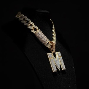 Colgante Personalizado con Letra M de Diamante Moissanita Redondo Helado, Plata 925, para Joyería Fina Hip Hop, Colgantes y Dijes Unisex - Product Image 5