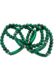 Bracelet extensible en malachite polie, forme libre, thème amour, bijoux de Noël du Gujarat - Product Image 1