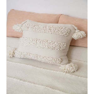 Blossom Haven Scandinavian 100% Alfombra de lana y algodón Cojín Diseño único de piel de animal para sala de estar o dormitorio - Product Image 1