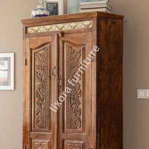 Armoire de luxe en bois massif artisanal à 2 portes, avec sculptures de feuilles ornées et incrustations de carreaux, finition chêne - Product Image 3