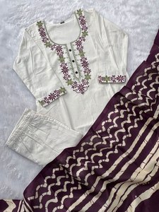Ensemble 3 pièces pour femmes : Kurti moderne en coton Khadi brodé, sans plis, séchage rapide, pantalon et dupatta imprimé Bhagalpuri - Product Image 3