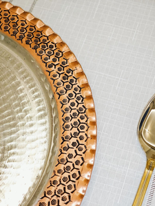 Assiette de présentation élégante en cuivre martelé pour tables de mariage, décoration rustique pour événements - Product Image 4