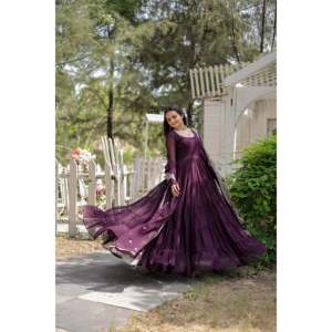 Vestido de noche acampanado con efecto de flores artificiales y dupatta - Product Image 5