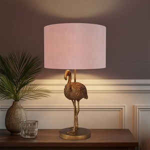 Lámpara de metal estilo farol de inspiración vintage con un pantalla de arpillera rústica. Prenda de moda disponible a precios de mayorista. - Product Image 4