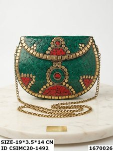 Pochette de soirée demi-lune de luxe classique en mosaïque métallique perlée avec chaîne, motif géométrique multicolore - Product Image 4