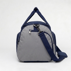 Bolsa de lona de alta calidad diseñada con tela ligera, compartimentos espaciosos, costuras resistentes y opción de transporte cómoda. - Product Image 2