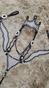 Juego de arreos para caballo de cuero genuino, ligero, personalizado, plateado con adornos, con forma de corona, incluye cabezada, pechopetral y sillas de montar, de temporada - Product Image 2