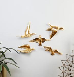 Ensemble d'art mural en laiton plaqué or avec oiseaux en vol, décoration moderne pour la maison, artisanat en métal, pièce d'art décorative suspendue - Product Image 1