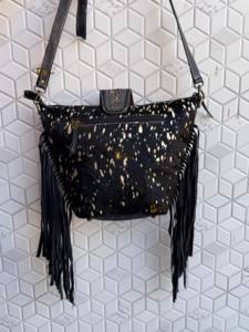 Bolso de Mano de Piel con Detalles Metálicos, Colección Elegante, Diseño Artesanal con Flecos de Cuero, Bolso de Mujer - Product Image 3