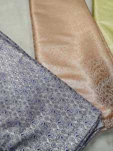 Tissu brocart jacquard Banarasi - Motif floral Zari, résistant à l'eau et respirant, poids moyen, pour mariages/occasions spéciales - Product Image 1