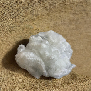 Precio de fábrica: Relleno de silicona hueca reciclada blanca 15D HS para juguetes, almohadas, edredones, mantas, chaquetas, cojines, sofás y muebles. - Product Image 1