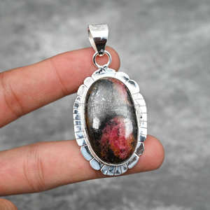 Colgante de Rodonita de plata de ley 925 hecho a mano, joyería fina Vintage para San Valentín, piedras preciosas naturales con tacto de lujo - Product Image 1