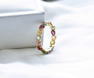 Anillo de Eternidad de Oro Amarillo de 14K con Turmalina Multicolor en Bisel, Hecho a Mano, Redondo y Natural, Estilo Prisma Pastel - Product Image 4