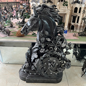 Postes de Hierro Forjado para Caballos, Lujosos, 100% Forjados a Mano, Columnas Decorativas para Entrada, Resistentes a la Intemperie, Diseño Personalizado - Product Image 3