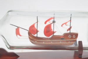 BARCO PEQUEÑO DE MADERA ARTESANAL, VINTAGE Y ECOLÓGICO, EN BOTELLA DE VINO RECTANGULAR, CON UNA AMPLIA GAMA DE OPCIONES DE MODELOS DE BARCO - Product Image 5