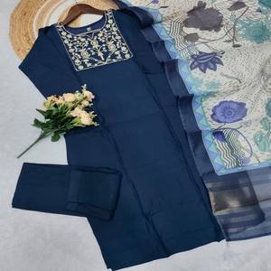 Conjunto de Kurti, Pantalón y Dupatta VASTRA COTTAGE, Bordado en el Cuello, Forro de Algodón, Prendas Étnicas de Tres Piezas Listas para Usar para Mujer - Product Image 6