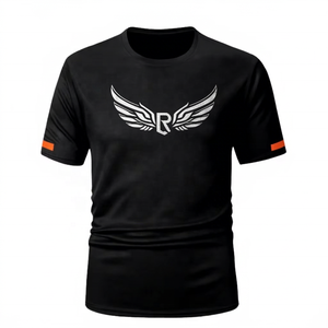 เสื้อยืดแขนสั้นสีดำสำหรับผู้ชาย พร้อมโลโก้สีขาวและแขนเสื้อสีส้ม ทรงปกติ ผ้าเจอร์ซีย์ถักแบบลำลอง ระบายอากาศได้ดี - Product Image 1