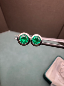 Pendientes de plata con corte redondo verde, joyería clásica para uso diario - Product Image 1
