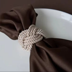 Anneaux de serviette beiges |   Mélange de coton |   Décoration de table élégante et classique - Product Image 1