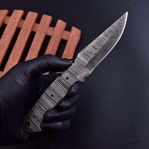 Lame de couteau Skinner en acier Damas artisanal de qualité supérieure pour la fabrication sur mesure de couteaux de chasse, de couteaux de chef et pour les artisans-fersiers professionnels - Product Image 3