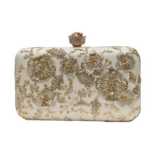 กระเป๋าคลัทช์ปักลายพฤกษศาสตร์สีงาช้างพร้อมตัวล็อคแบบนกสีทอง กระเป๋าถือหรูหราสำหรับงานแต่งงานและงานกลางคืน เหมาะสำหรับเจ้าสาวและร้านค้าปลีก - Product Image 1