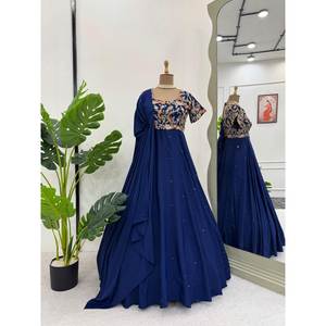 Hermoso Vestido Anarkali con Dupatta y Pallu para Ocasiones Especiales, Estilo Madre de la Novia - Product Image 3