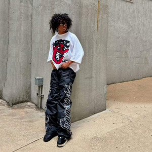 Vente de gros Pantalon de survêtement personnalisé en nylon respirant pour hommes, vêtements de sport d'été, coupe-vent, design ample, sérigraphie de logo - Product Image 2