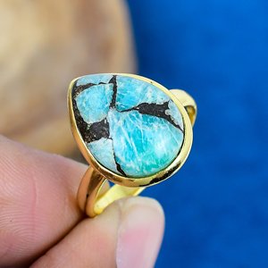 Bague artisanale en argent sterling 925 plaqué or 18 carats avec pierre précieuse naturelle en amazonite bleue en forme de poire - Product Image 1