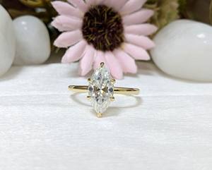 Anillo de compromiso solitario de moissanita de 2 quilates con corte marquesa, oro amarillo macizo de 14K, engaste de lujo con puntas, para fiesta o boda - Product Image 1