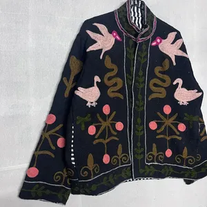 Chaqueta Bordada Negra Vintage Hecha a Mano para Mujer, Diseño Floral y de Aves Artesanal Tradicional Único, Estilo Boho con Frente Abierto - Product Image 3