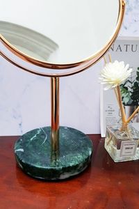 Miroir de maquillage de luxe sur pied avec base en marbre, miroir de toilette haut de gamme en métal doré, miroir de maquillage rotatif - Product Image 4