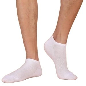 Chaussettes de yoga et d'athlétisme pour hommes, antidérapantes, antidérapantes, avec logo personnalisé, résistantes aux accrocs d'automne et aux couleurs personnalisées - Product Image 1