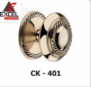 Pomo de Puerta Clásico de Latón con Diseño de Bola, Manija para Instalaciones Estándar de Puertas, Precio al por Mayor - Product Image 1