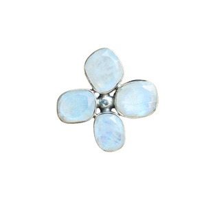 Piedra de Luna Arcoíris Natural, Chapado en Oro Rosa sobre Plata 925 Certificada, Engaste de Garra y Bisel con Forma de Flor Elegante, de Moda - Product Image 1