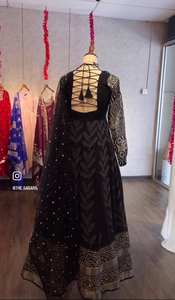 Fournisseur en gros de robes en soie chinon à imprimé numérique pour femmes, avec latkan dori fantaisie et dupatta en organza, entièrement cousues, de haute qualité - Product Image 5