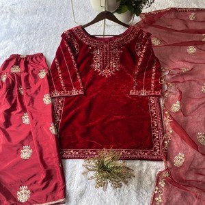 Conjunto Anarkali de Seda VASTRA COTTAGE con Dupatta con Lentejuelas y Pantalón de Micro Algodón, Completamente Cosido, para Fiestas y Eventos Étnicos - Product Image 3