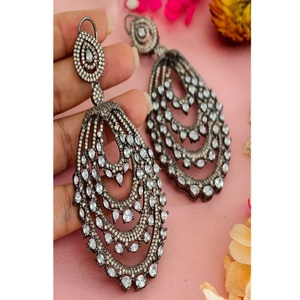 Magnifiques boucles d'oreilles pendantes en moissanite plaquées or de qualité supérieure pour femmes, collection pour soirées et occasions spéciales - Product Image 1