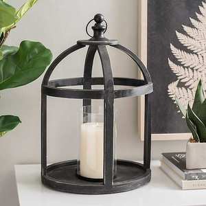 Elegante farol de hierro para decoración interior del hogar que realza el espacio habitable con un suave brillo de vela y un diseño artesanal de metal atemporal. - Product Image 3