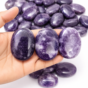 Pierre de palmier en Lépidolite naturelle, cristal violet poli, pierre de méditation, pierre de guérison, équilibrage des chakras, pierre de poche, vente en gros - Product Image 3