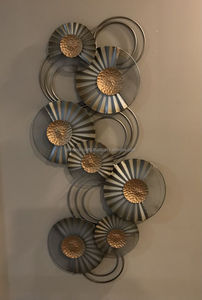 Art mural en métal rond abstrait de style moderne et luxueux |   Sculpture murale artisanale en feuille de lotus dorée et bleu sarcelle - Product Image 2