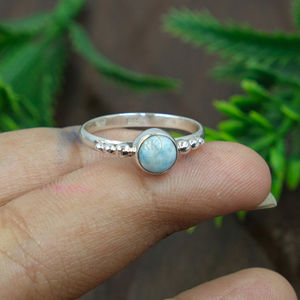 แหวนพลอยลาริมาร์ธรรมชาติ เงินแท้ 925 ทรงกลมแบบคาโบชอง แหวนทำมือประดับลูกปัด สไตล์โบโฮ เรียบง่าย เครื่องประดับสำหรับผู้หญิง ของขวัญ - Product Image 3