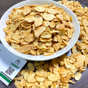 กระเทียมอบแห้งแบบเกล็ด ยี่ห้อ TINIMEX อายุการเก็บรักษา 1 ปี บรรจุภัณฑ์ 10 กก./ถุง ผลิตในเวียดนาม - Product Image 2
