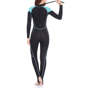 Combinaison de plongée en néoprène respirante pour femmes, personnalisée avec logo frontal - Écologique et antibactérienne - Product Image 3