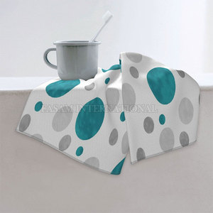 Nouvelle arrivée en stock : serviette de sport sublimée de qualité supérieure, personnalisable, en vente. - Product Image 6