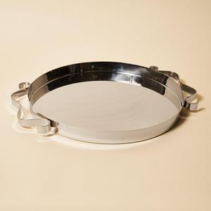 Bandeja de Metal Hecha a Mano con Acabado Espejo Plateado, Combinando Diseño Moderno, Calidad Premium y Funcionalidad Diaria - Product Image 1