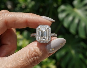 Bague de fiançailles vintage en or massif 14 carats avec diamant de laboratoire taille émeraude certifié IGI 2 carats, pavé, cadeau de mariage, bijou raffiné - Product Image 1