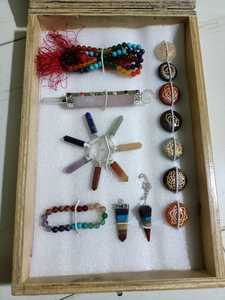 Ensemble de cristaux de pierres précieuses naturelles ovales gravées avec boîte en bois cadeau, kit de méditation et de guérison spirituelle - Product Image 6
