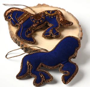 Adorno Navideño de Pared con Caballo Bordado en Hilo Dorado Multicolor de Alta Calidad, Hecho a Mano en India, Festivo, Personalizable - Product Image 2